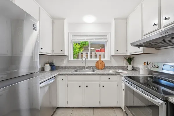 $924,888 | 117 Mission Drive, East Palo Alto, CA 94303