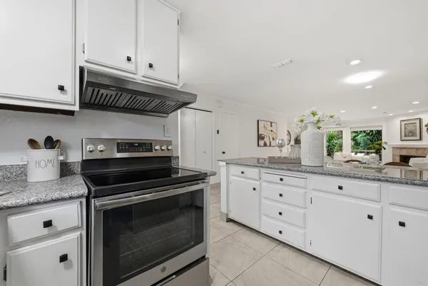 $924,888 | 117 Mission Drive, East Palo Alto, CA 94303