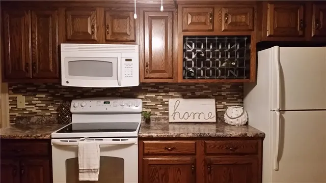 $2,400 | 5443 Post Road, Unit 2, Charlestown, RI 02813