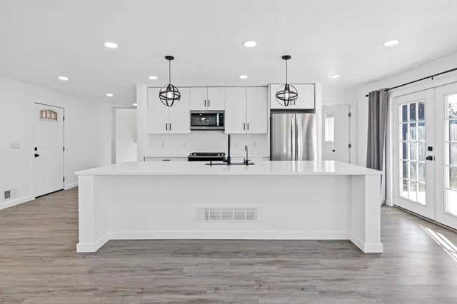 $500,000 | 8011 Elbe Street, Circle Pines, MN 55014