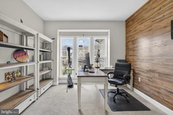 a view of livingroom with furniture