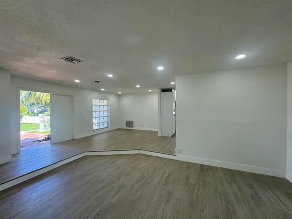 $3,500 | 6260 Southwest 6th Street, Margate, FL 33068