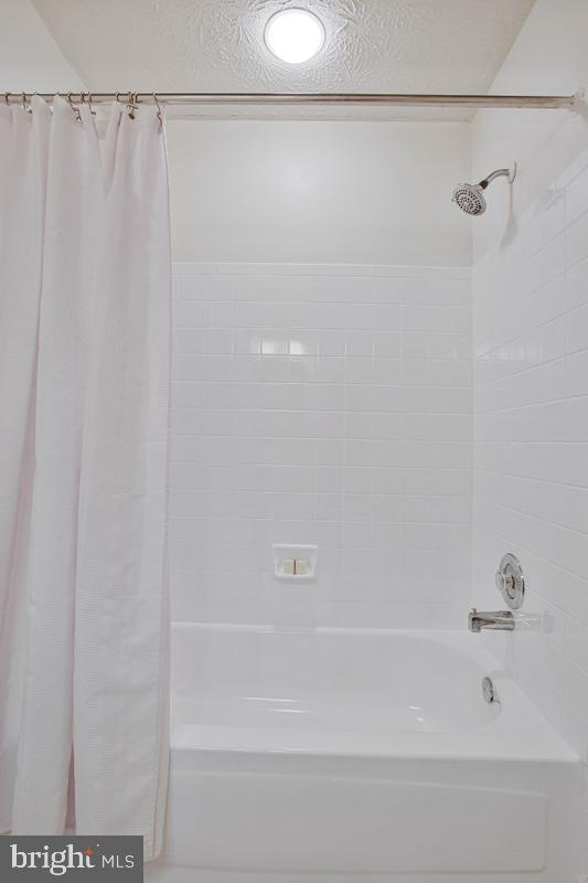 8401 Triple Crown Road Bowie, MD 20715 - Photo 22 of 44 Tub/shower in primary bath