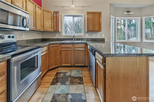 $799,950 | 21211 95th Court South, Kent, WA 98031