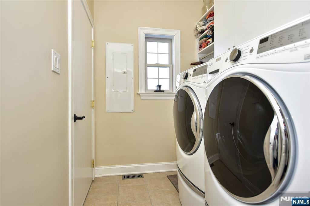 130 Reich Avenue Mahwah, NJ 07430 - Photo 13 of 30 a utility room with dryer and washer