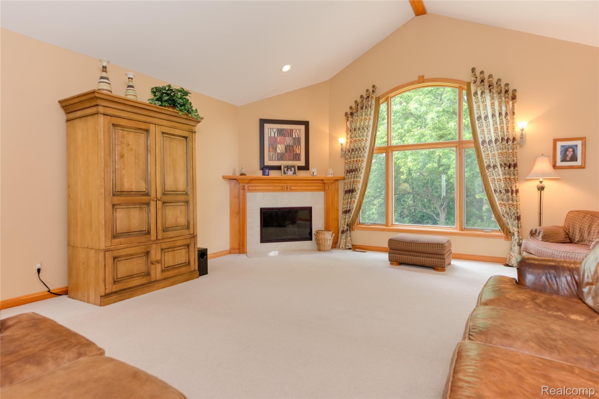 1064 Autumnview Drive Rochester, MI 48307 - Photo 8 of 40 1064Autumnview-9.jpg