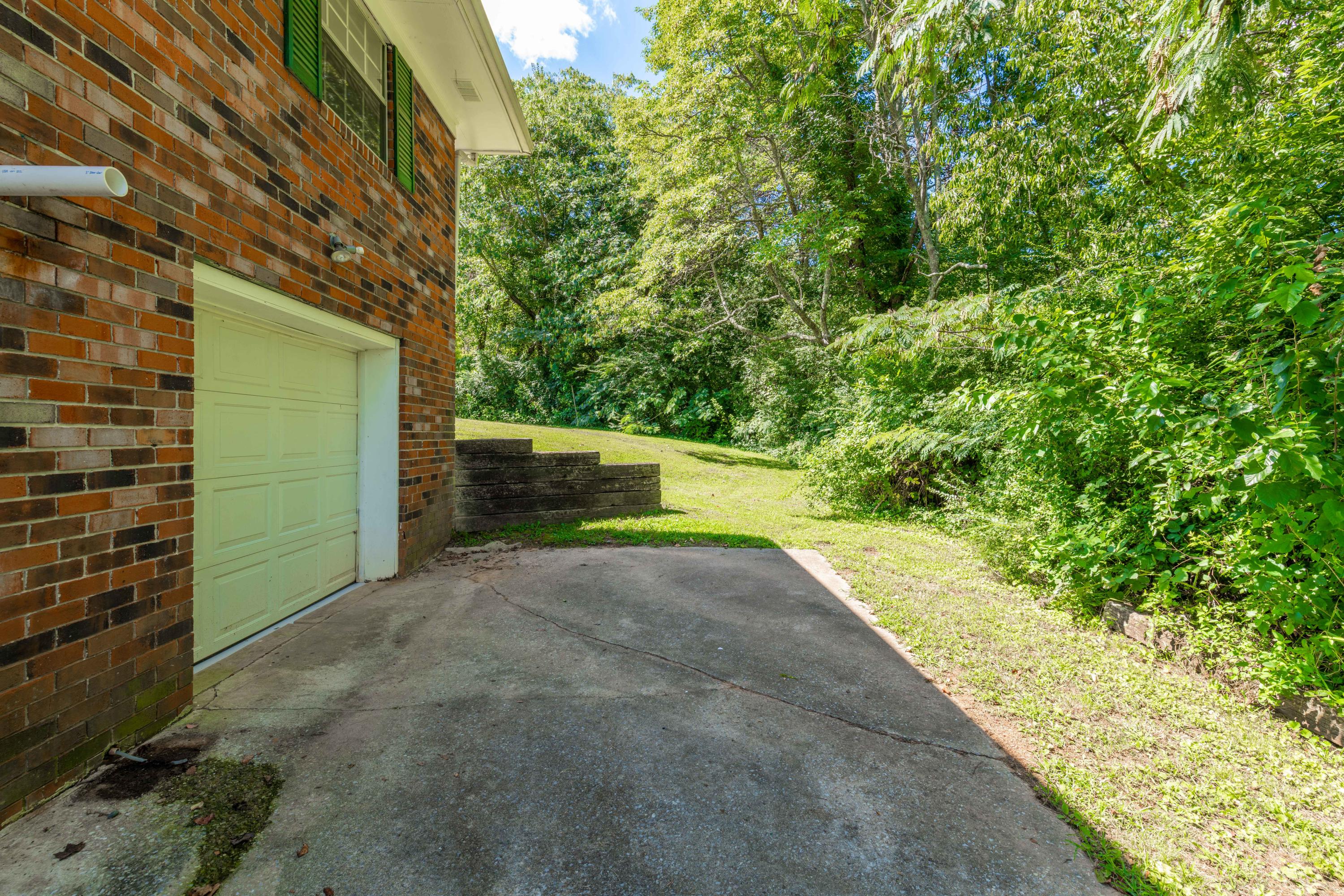 340 Pine Street Spring City, TN 37381 - Photo 22 of 37 D85_8456
