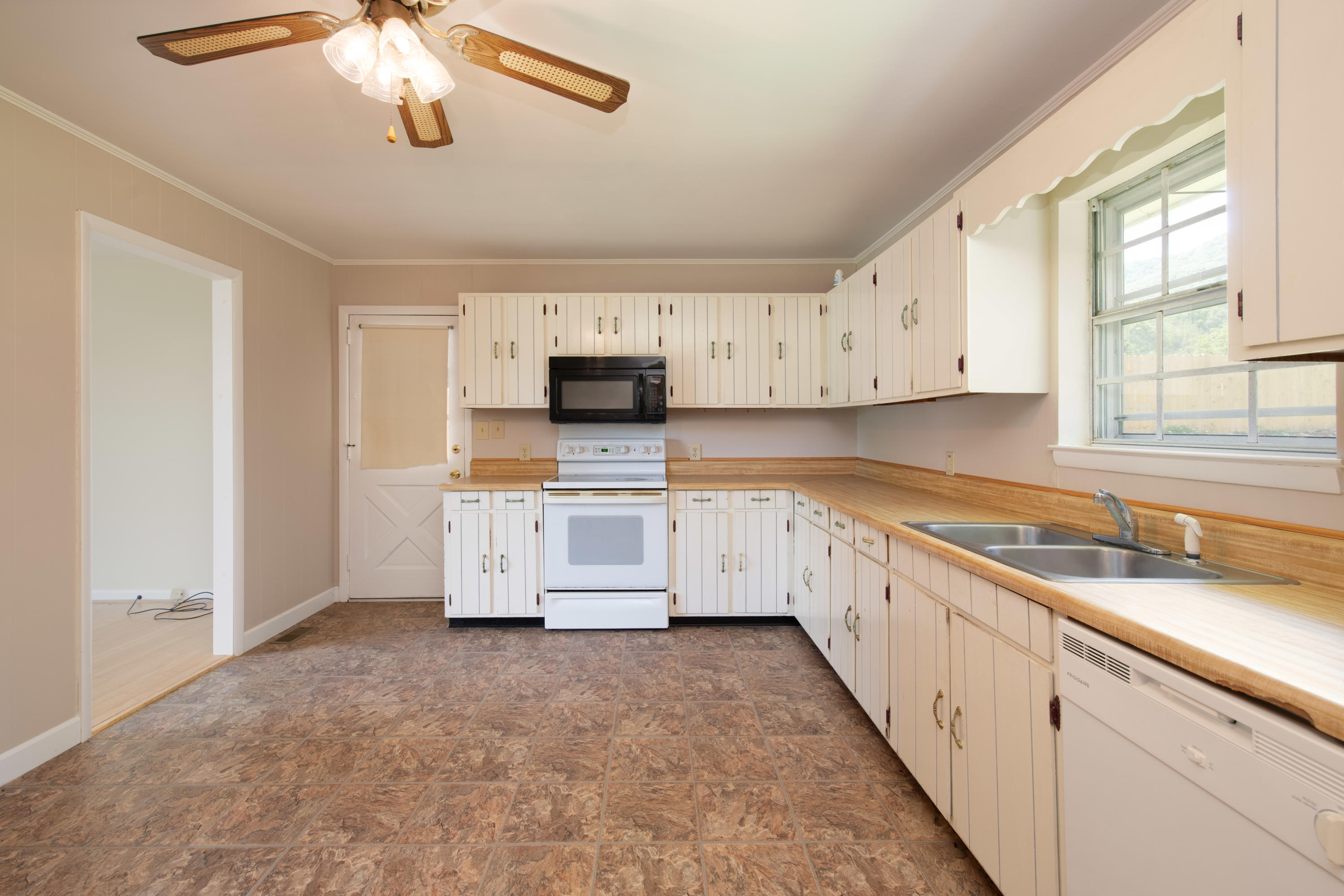 340 Pine Street Spring City, TN 37381 - Photo 6 of 37 D85_8417-Edit