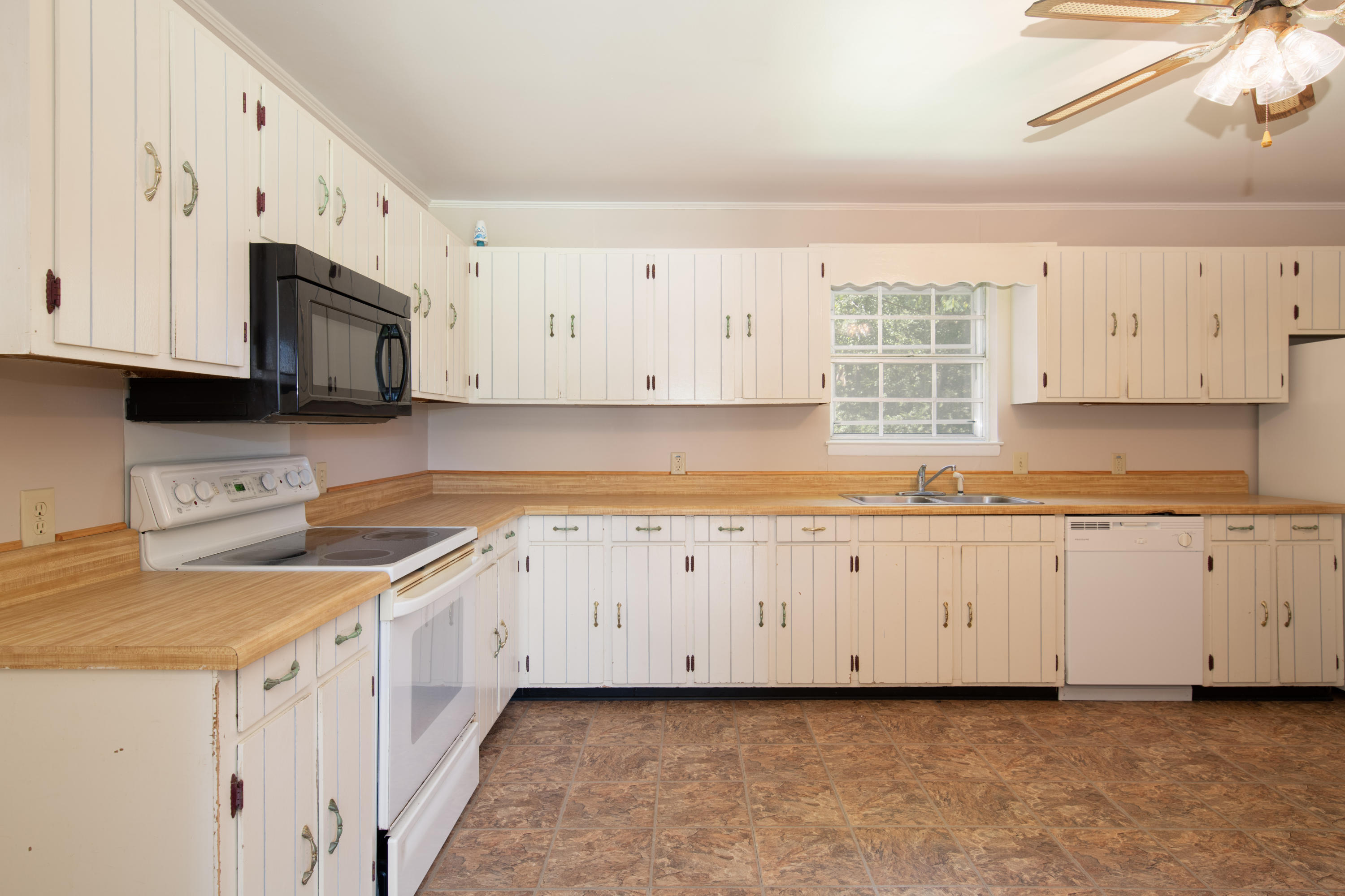 340 Pine Street Spring City, TN 37381 - Photo 7 of 37 D85_8421-Edit