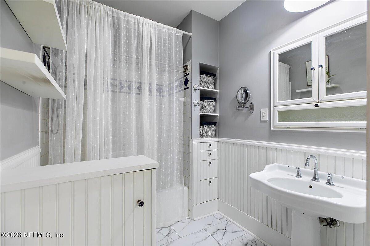 1031 Riviera Street Jacksonville, FL 32207 - Photo 12 of 34 12-Bathroom