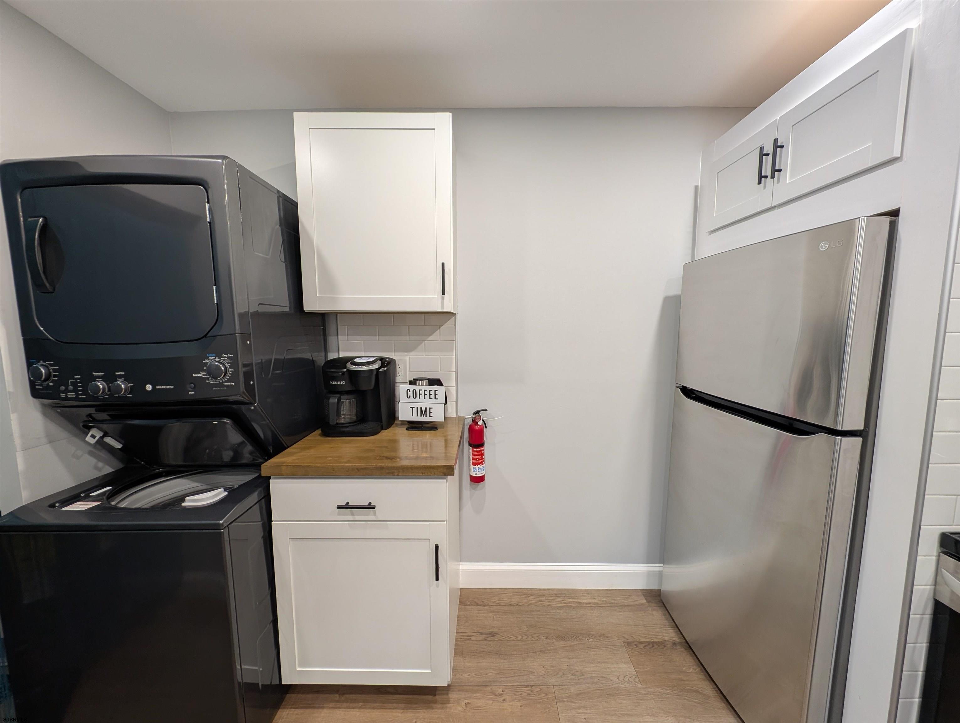 600 Pacific Avenue, Unit D102 Atlantic City, NJ 08401 - Photo 19 of 35 a kitchen with a refrigerator and a stove