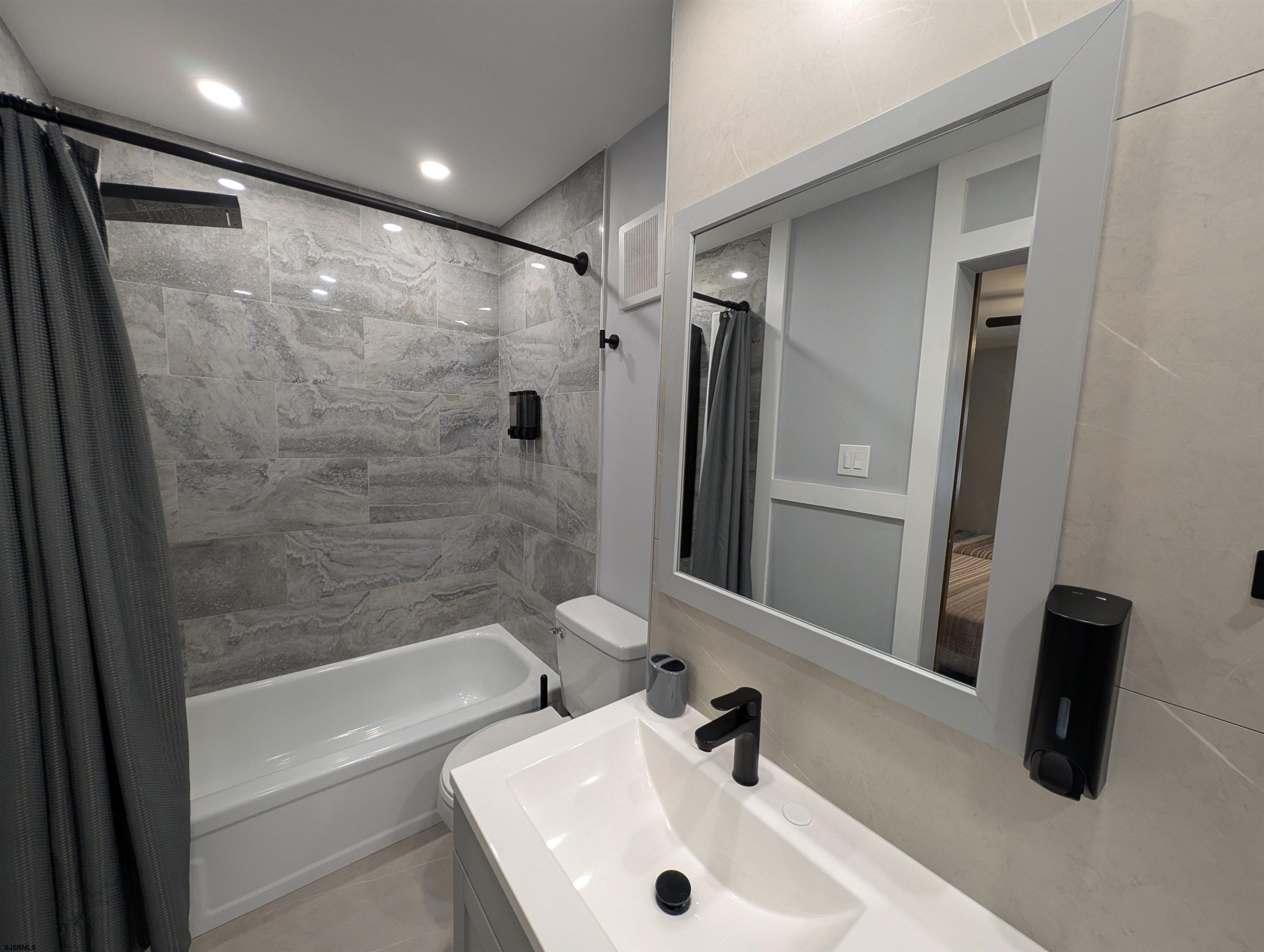 600 Pacific Avenue, Unit D102 Atlantic City, NJ 08401 - Photo 29 of 35 a bathroom with a sink toilet and shower