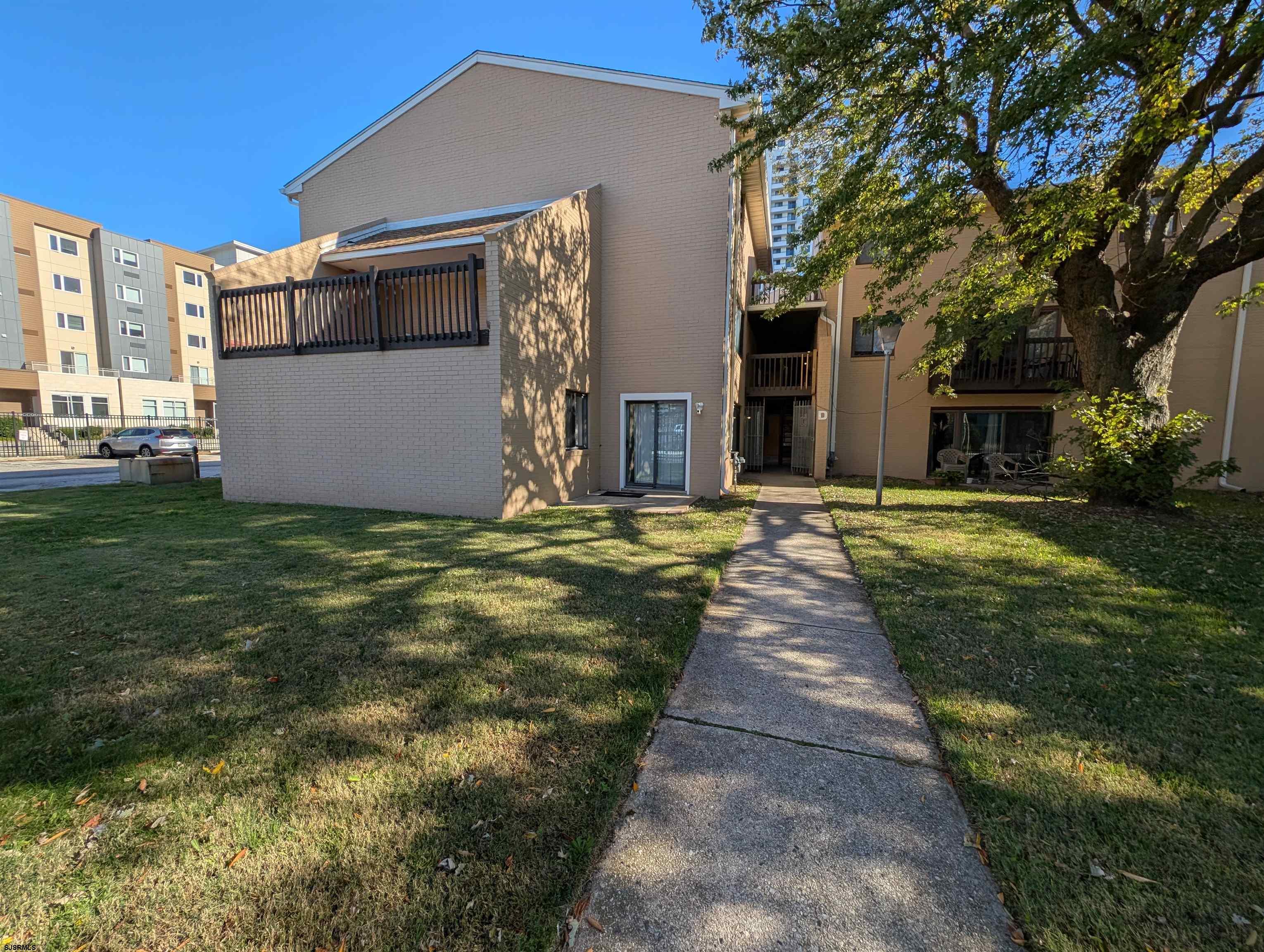 600 Pacific Avenue, Unit D102 Atlantic City, NJ 08401 - Photo 33 of 35 a front view of house with yard