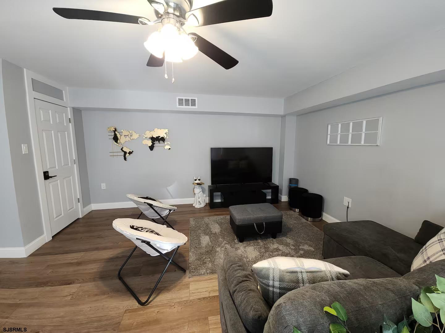 600 Pacific Avenue, Unit D102 Atlantic City, NJ 08401 - Photo 6 of 35 a living room with furniture and a flat screen tv
