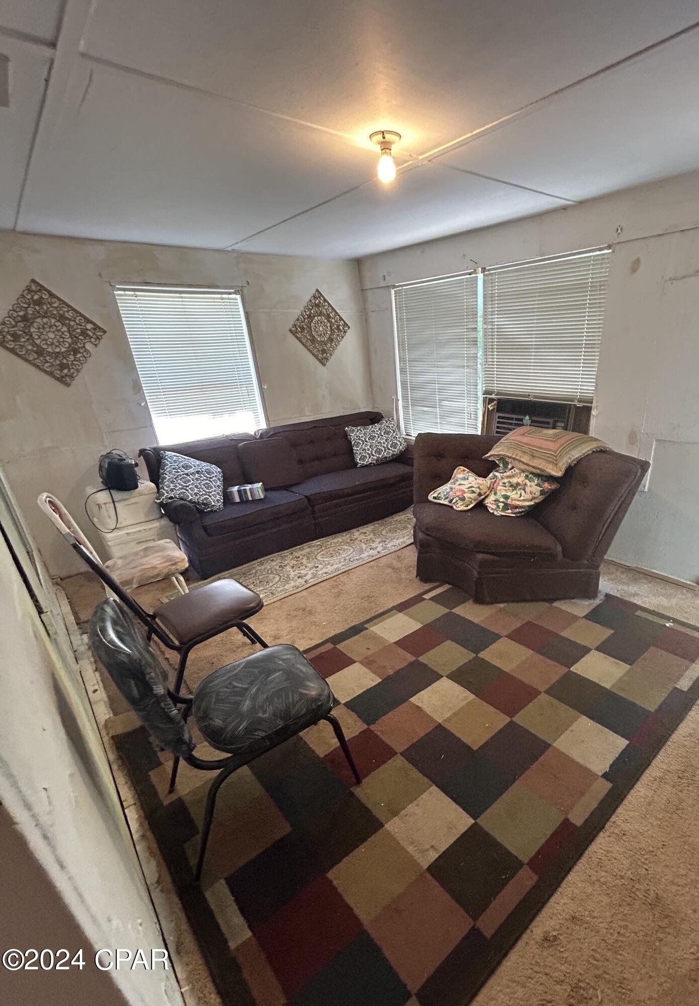 286 Ne Creek Grand Ridge, FL 32442 - Photo 5 of 7