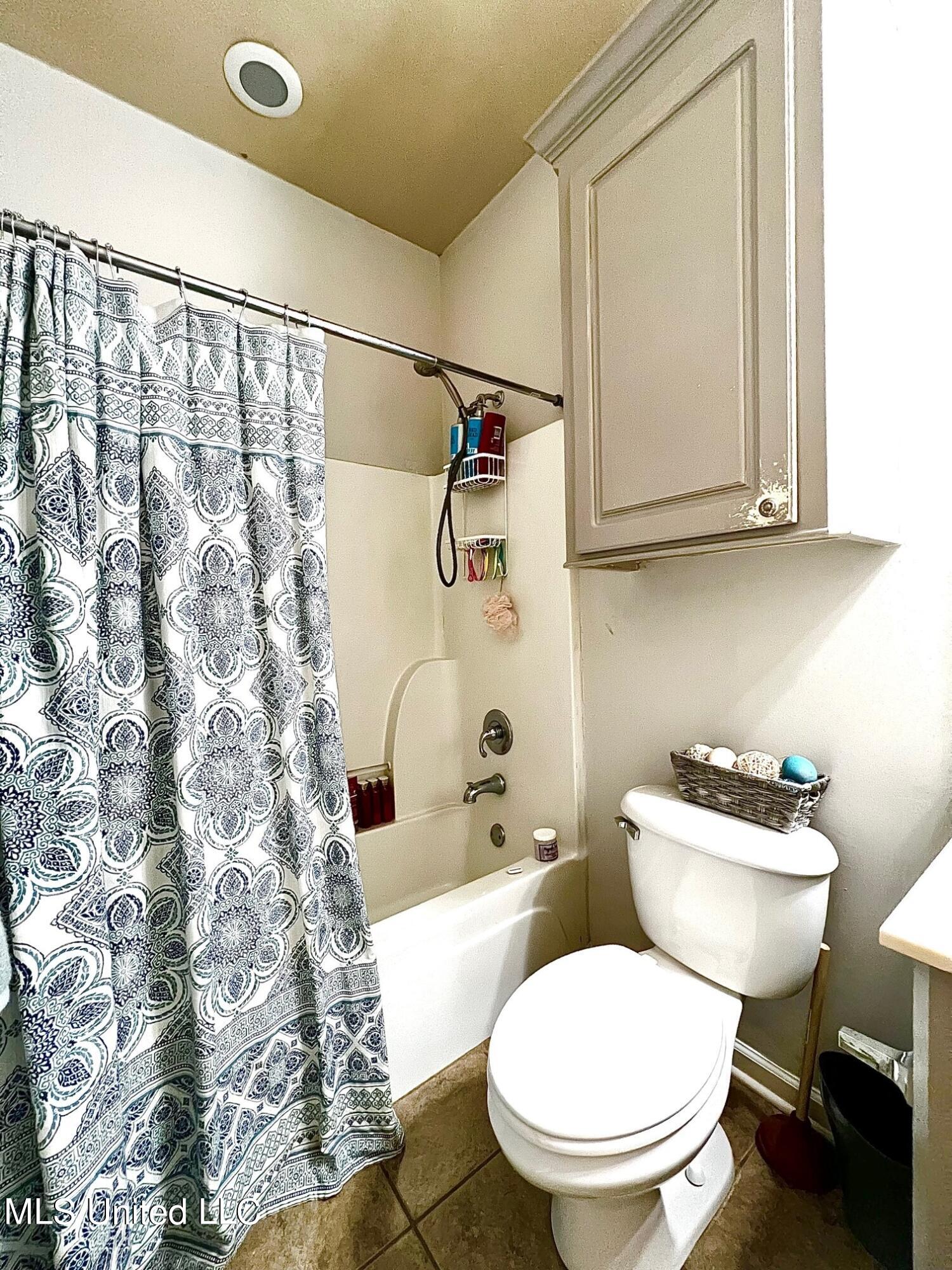 639 Westhill Road Brandon, MS 39042 - Photo 31 of 42 Hall Bath 2