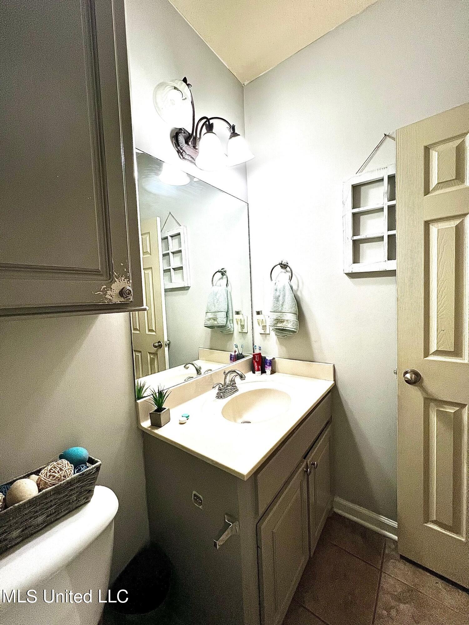 639 Westhill Road Brandon, MS 39042 - Photo 32 of 42 Hall Bath