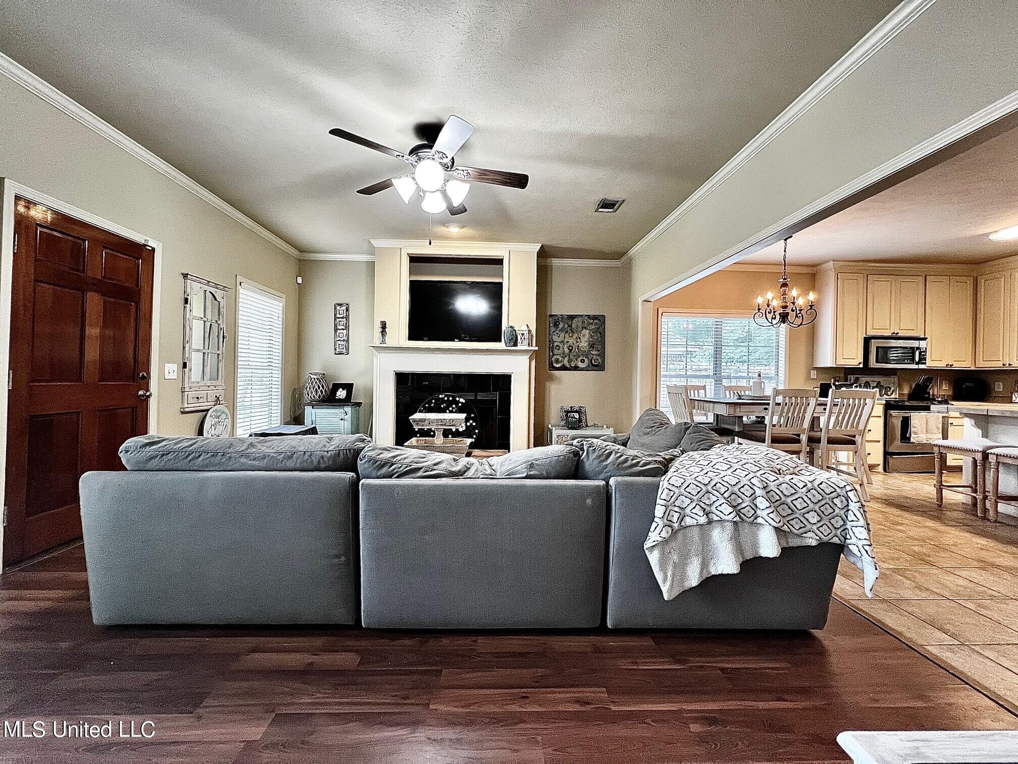 639 Westhill Road Brandon, MS 39042 - Photo 5 of 42 Living 2