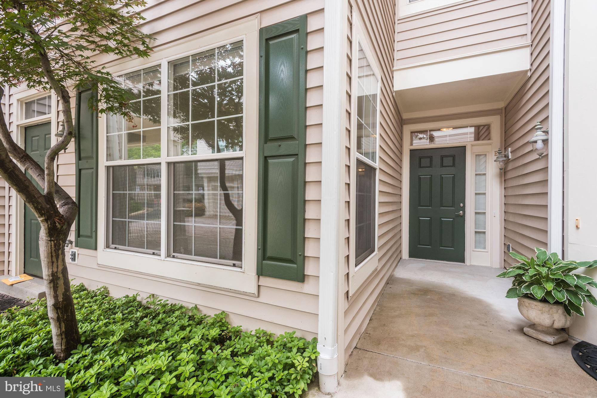 1307 Windleaf Drive, Unit 133 Reston, VA 20194 - Photo 2 of 26 WELCOME HOME !!