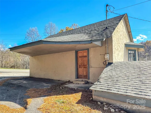 a house view with a outdoor space