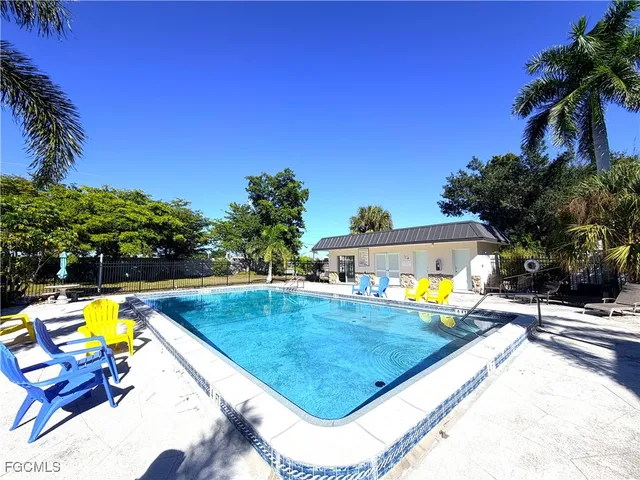 $1,295 | 1560 Colonial Boulevard, Unit 222, Fort Myers, FL 33907