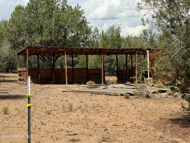 a view of a backyard space