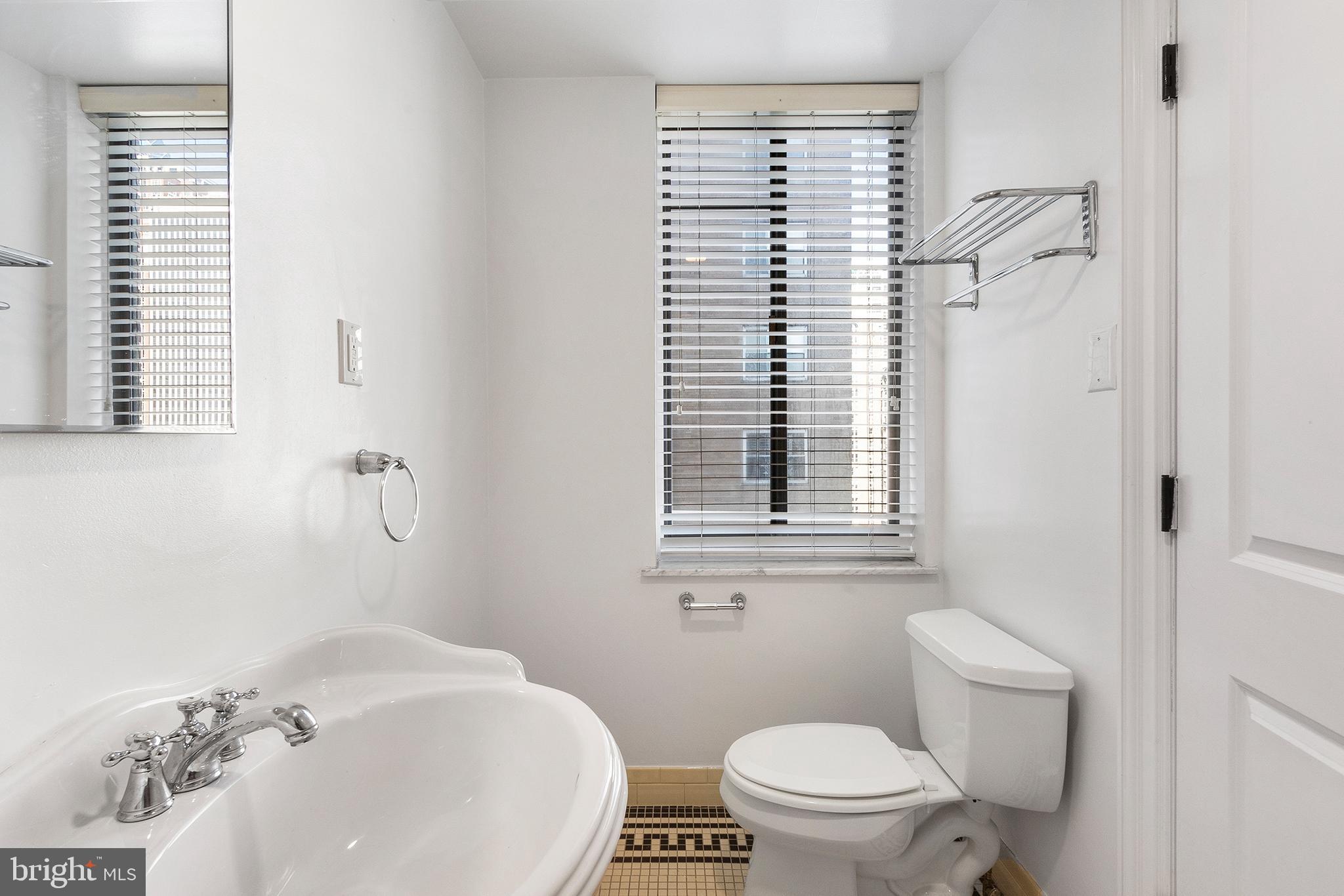 222 West Rittenhouse Square, Unit 1101 Philadelphia, PA 19103 - Photo 13 of 39