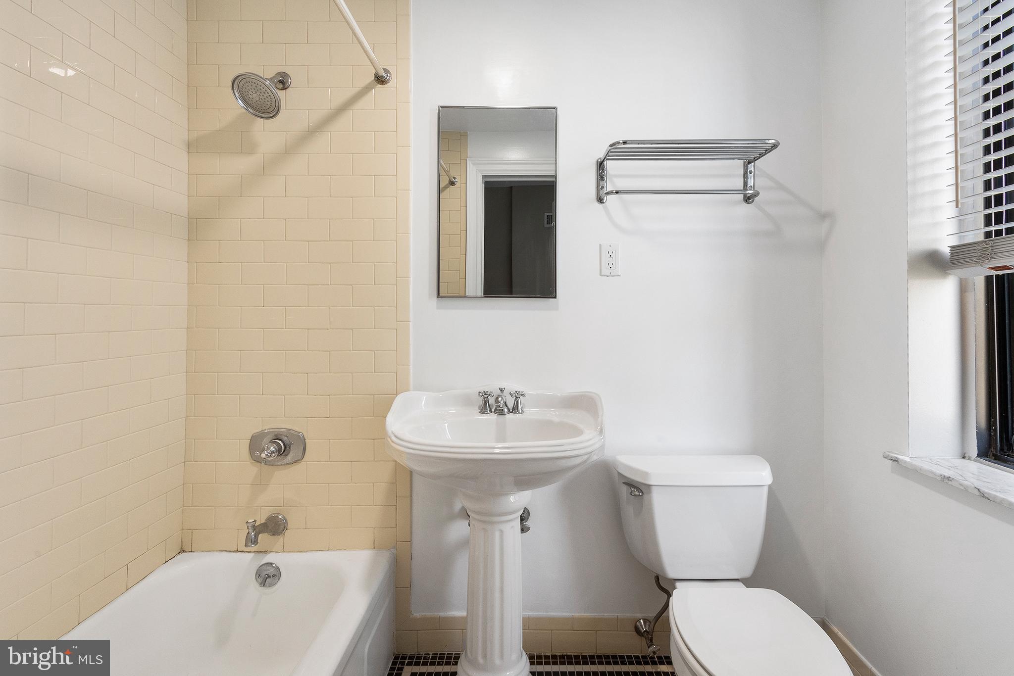 222 West Rittenhouse Square, Unit 1101 Philadelphia, PA 19103 - Photo 20 of 39