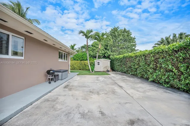 a view of a outdoor space with a street