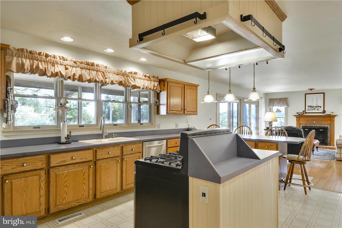 5387 Cassons Neck Road Cambridge, MD 21613 - Photo 5 of 22 Kitchen