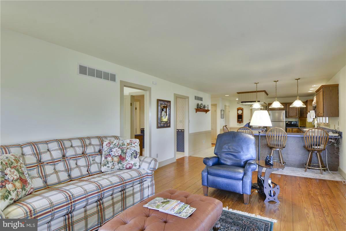 5387 Cassons Neck Road Cambridge, MD 21613 - Photo 8 of 22 Family Room