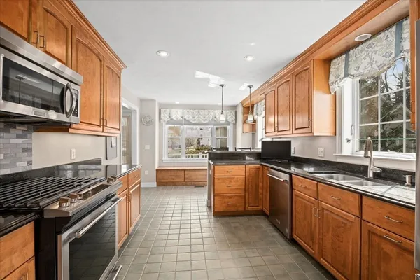 $769,000 | 7 Primmett Lane, Unit 7, Worcester, MA 01609