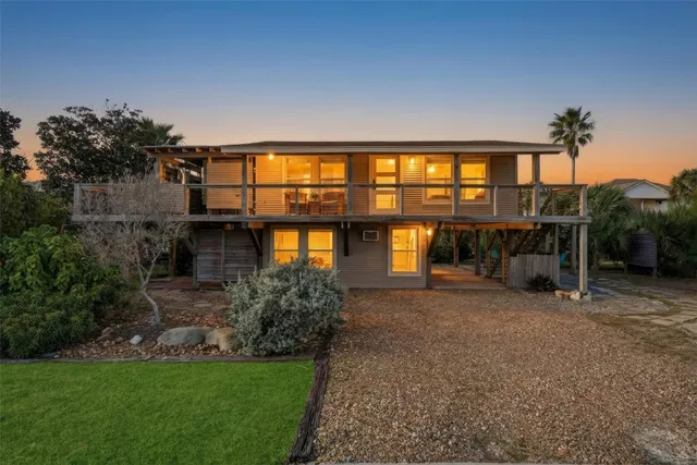 a black and white photo of a picture