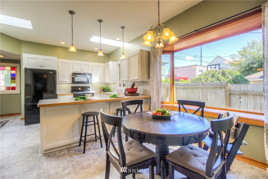 2507 Rucker Avenue Everett, WA 98201 - Photo 11 of 25