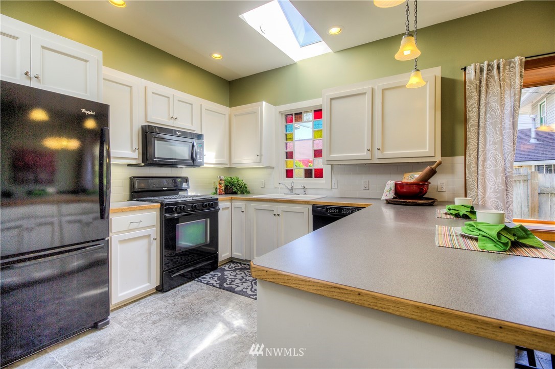 2507 Rucker Avenue Everett, WA 98201 - Photo 12 of 25