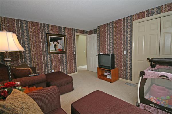 22 Pickwick Way, Unit 22 Wayland, MA 01778 - Photo 17 of 30 Gallery Image 17