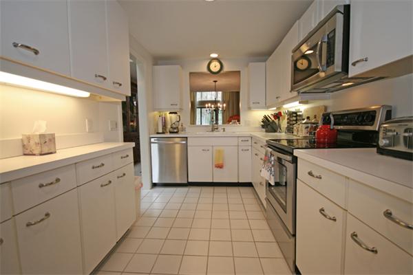 22 Pickwick Way, Unit 22 Wayland, MA 01778 - Photo 8 of 30 Gallery Image 8