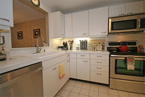 22 Pickwick Way, Unit 22 Wayland, MA 01778 - Photo 9 of 30 Gallery Image 9