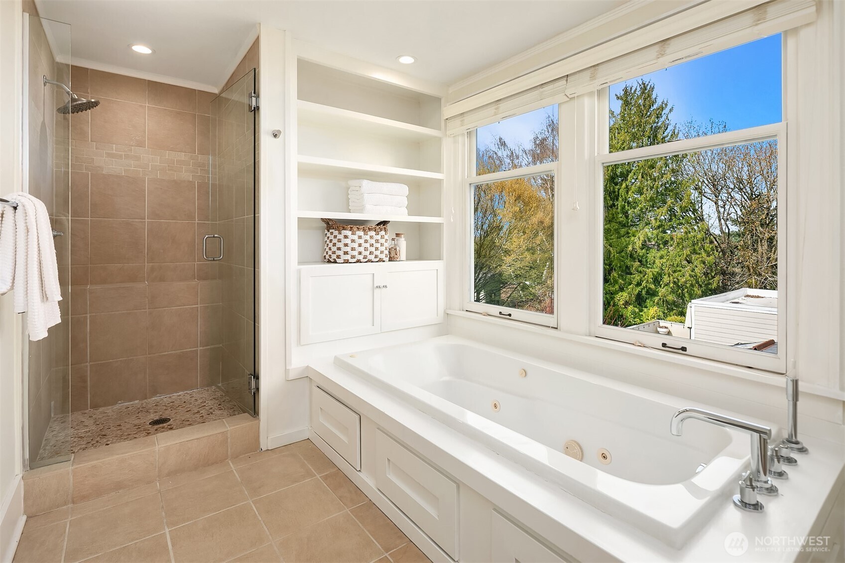 2407 11th Avenue East Seattle, WA 98102 - Photo 25 of 39