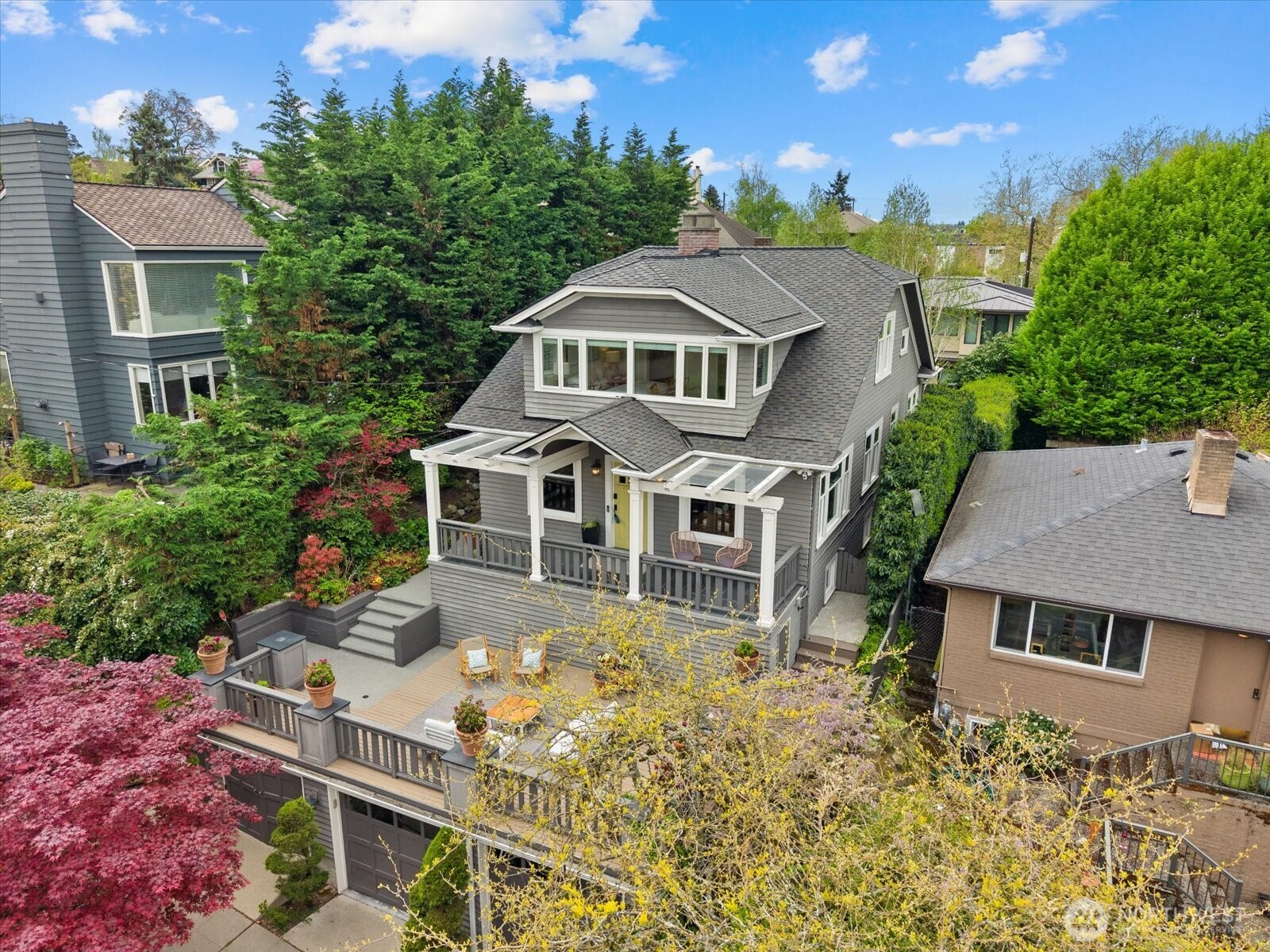 2407 11th Avenue East Seattle, WA 98102 - Photo 3 of 39