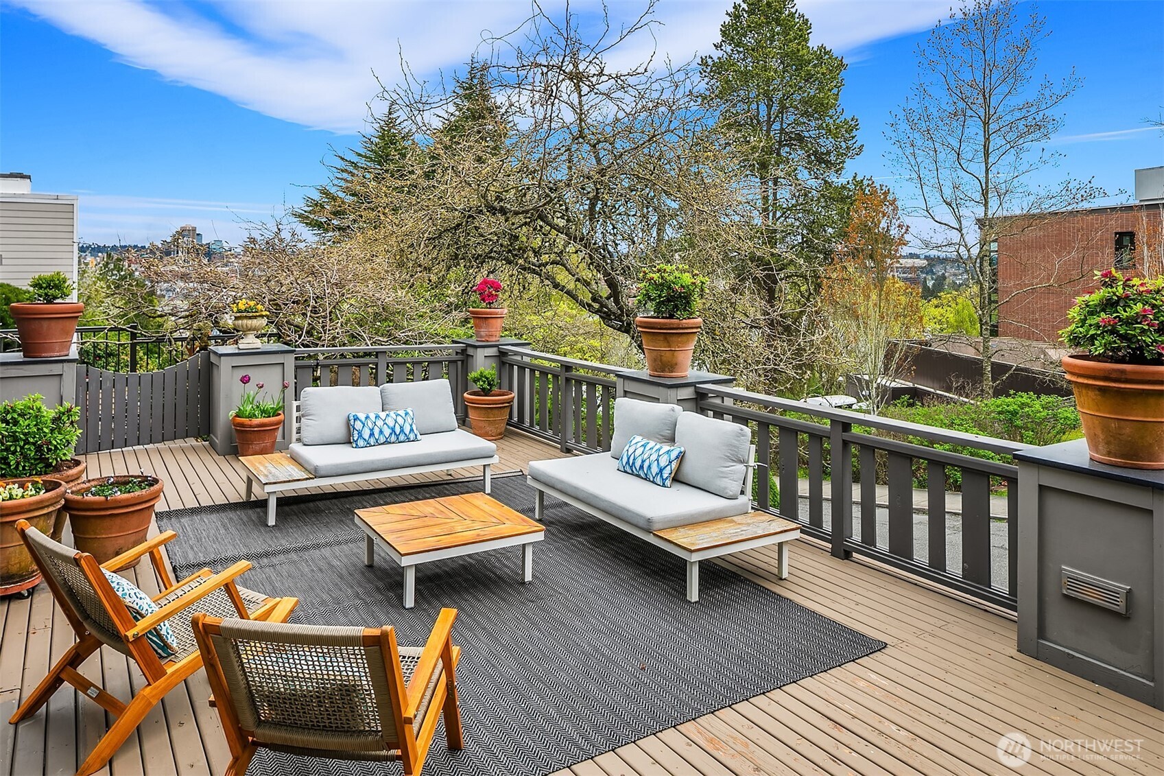 2407 11th Avenue East Seattle, WA 98102 - Photo 4 of 39