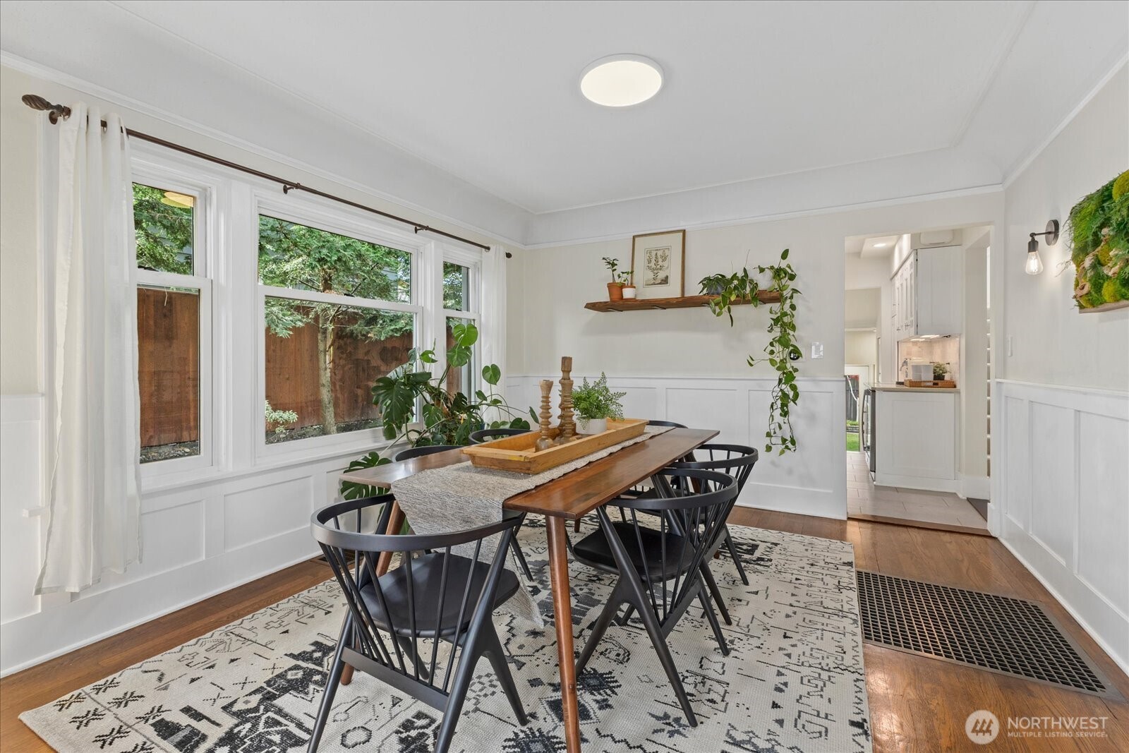 2407 11th Avenue East Seattle, WA 98102 - Photo 9 of 39