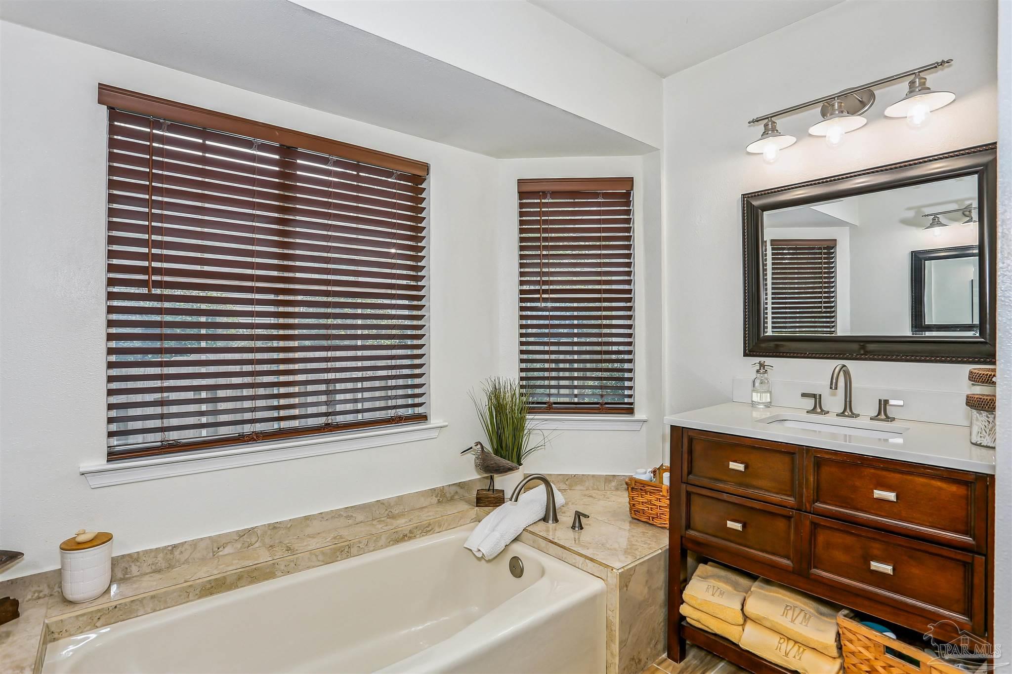 10045 Foxrun Road Pensacola, FL 32514 - Photo 21 of 36 Gallery Image 21
