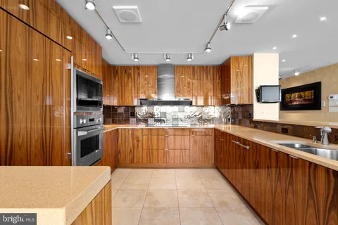 $2,250,000 | 233 South 6th Street, Unit 2009, Philadelphia, PA 19106