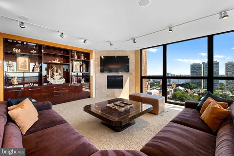 $2,250,000 | 233 South 6th Street, Unit 2009, Philadelphia, PA 19106