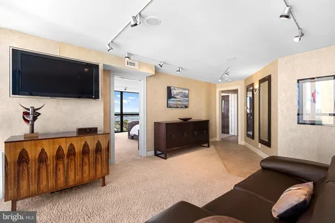 $2,250,000 | 233 South 6th Street, Unit 2009, Philadelphia, PA 19106