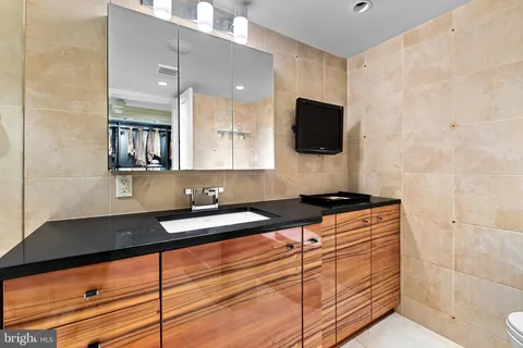 $2,250,000 | 233 South 6th Street, Unit 2009, Philadelphia, PA 19106