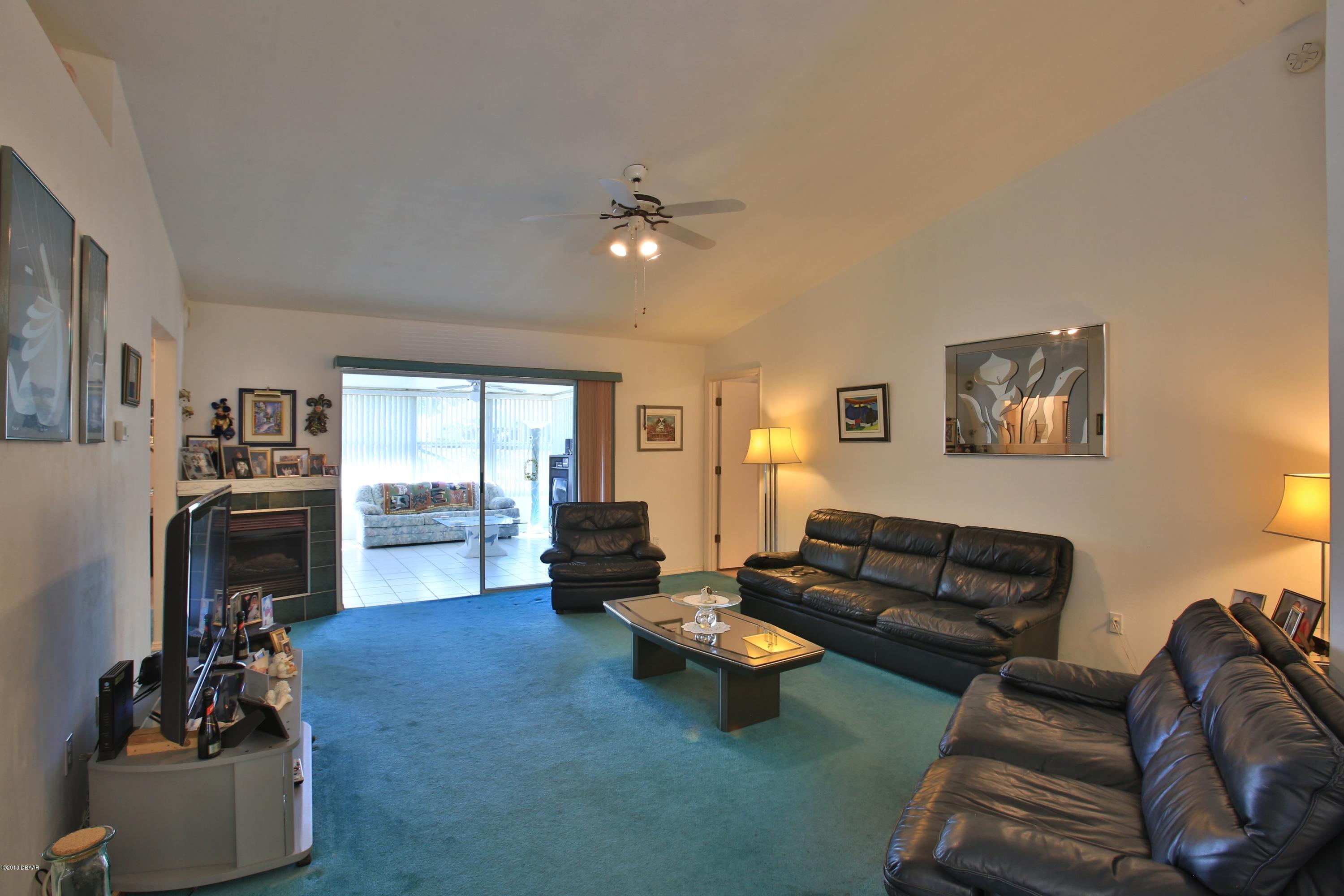 986 Deer Springs Road Port Orange, FL 32129 - Photo 11 of 26 Living Room