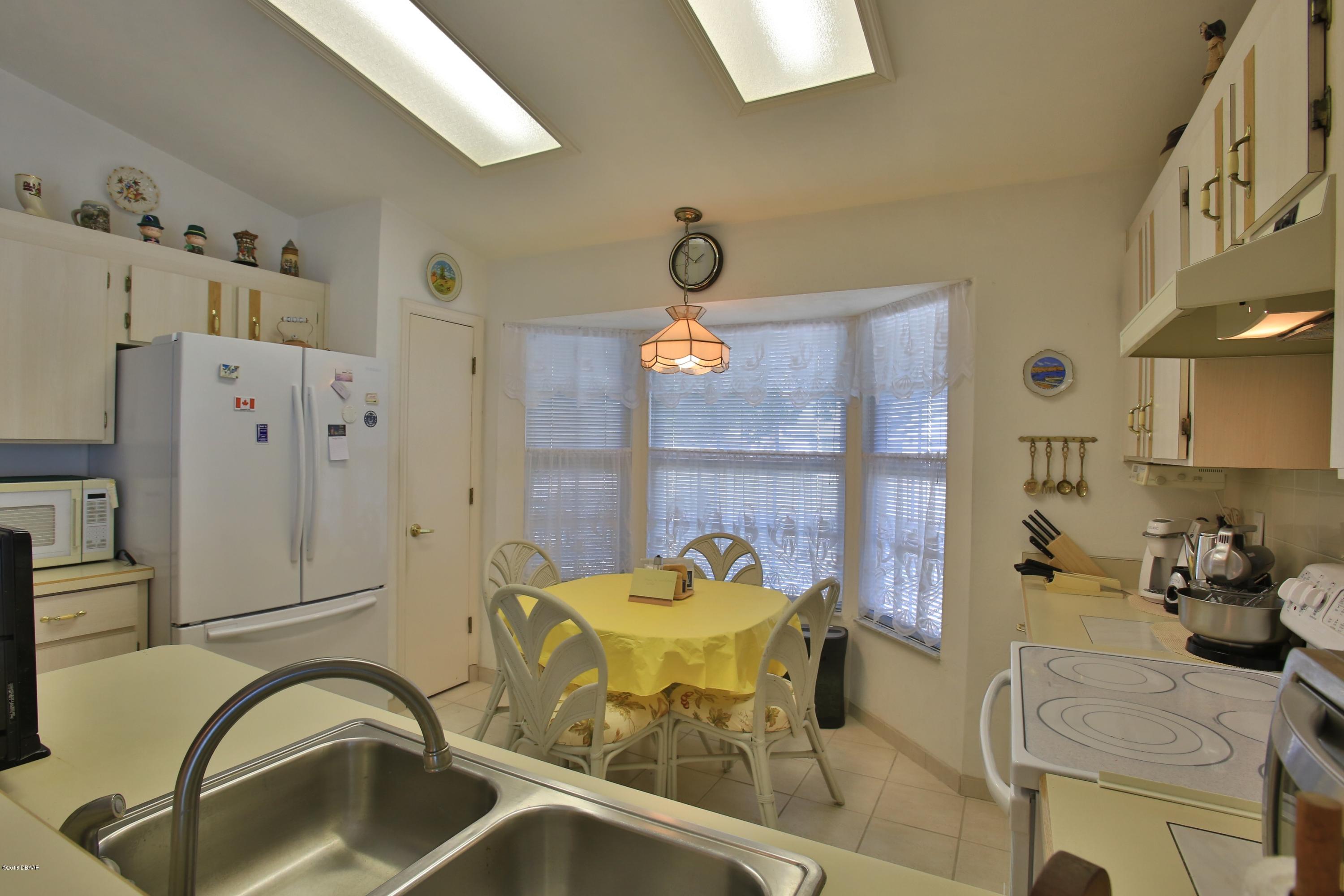 986 Deer Springs Road Port Orange, FL 32129 - Photo 5 of 26 Appliances & Pantry