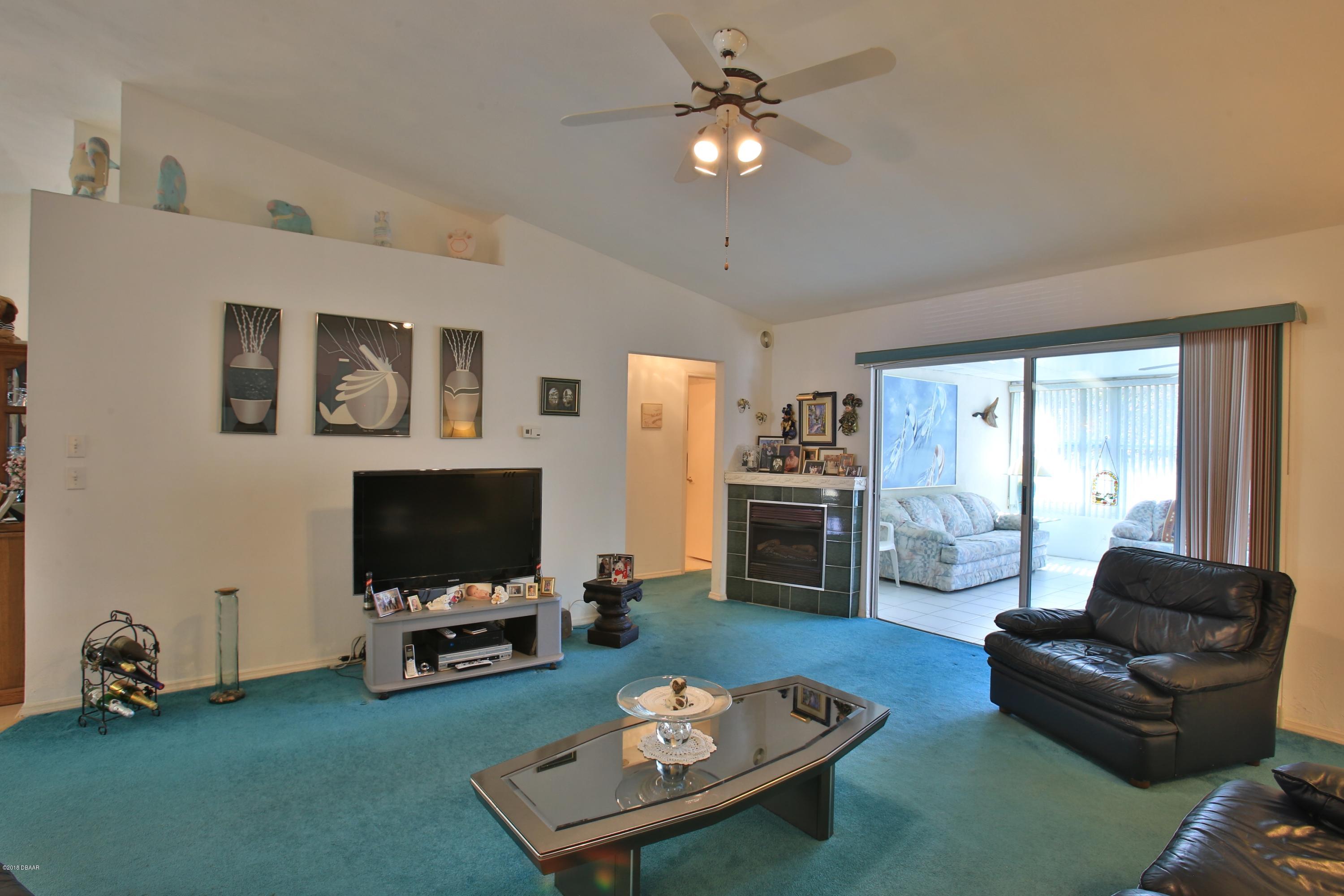 986 Deer Springs Road Port Orange, FL 32129 - Photo 9 of 26 Living Room